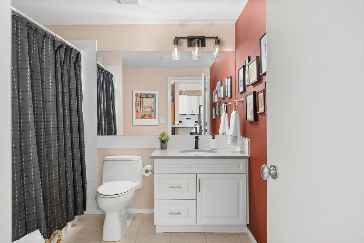 Modern white, black and grey ensuite