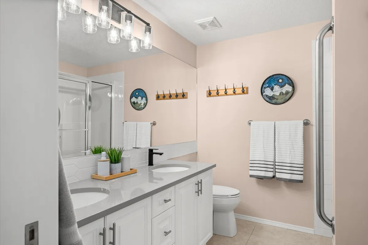Modern white, black and grey ensuite