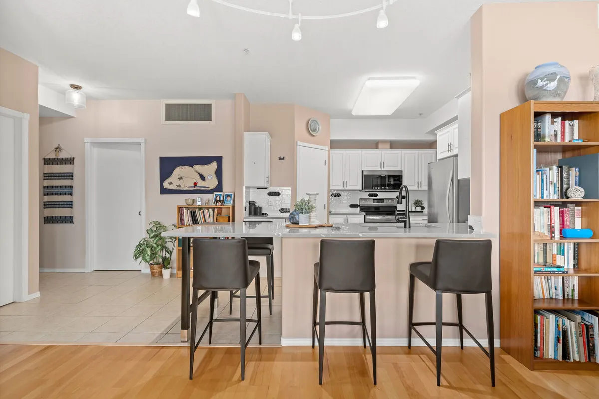 Modern white, black and grey kitchen