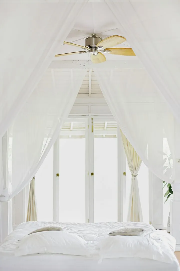 White coastal bedroom, bedroom oasis, white bedroom with soft natural textures