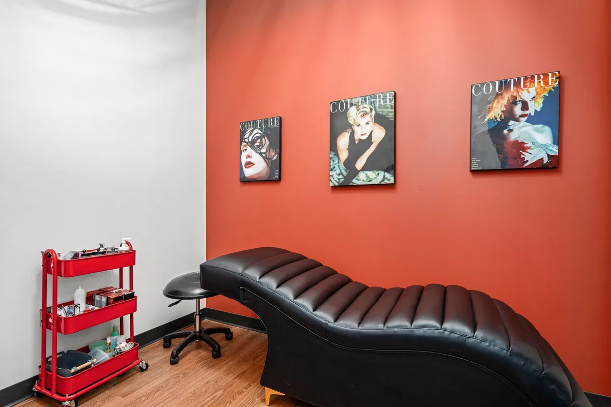 Red room décor inspiration