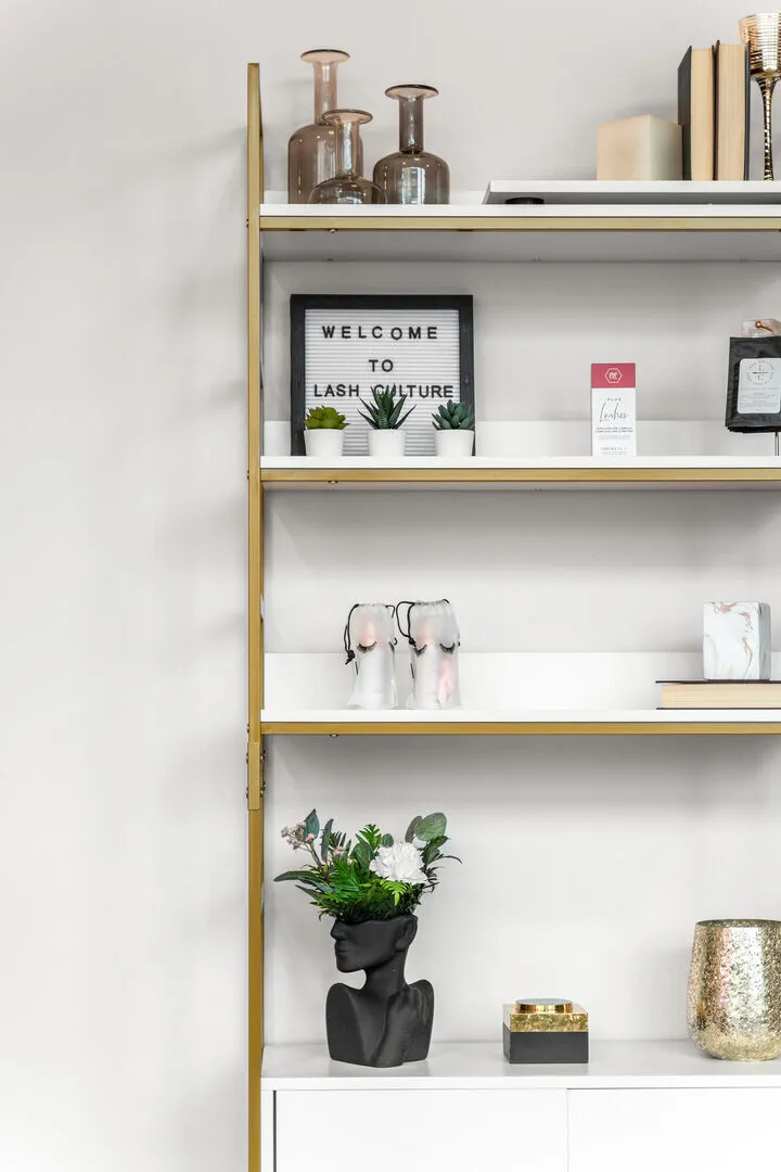 Modern white and gold shelf décor ideas