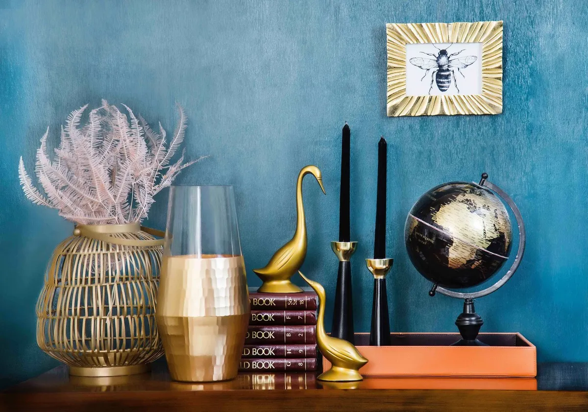 Decorated shelf