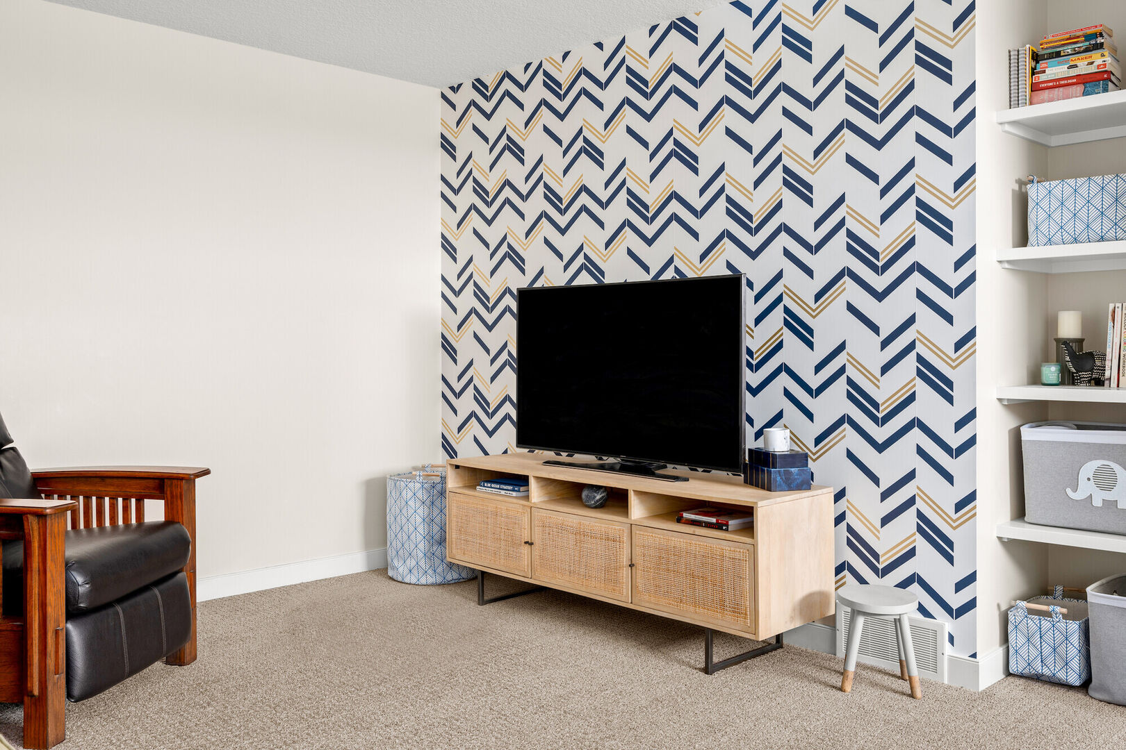 Blue, white and gold wallpaper, kids play room ideas